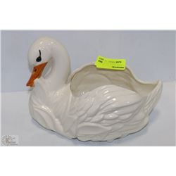 CERAMIC SWAN BASKET