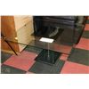 Image 1 : GLASS TABLE TOP 39"X39"