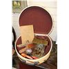 Image 1 : VINTAGE HAT BOX W/ VINTAGE ITEMS INCL.