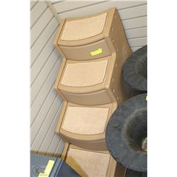 PET GEAR SET OF SNAP TOGETHER PET STAIRS