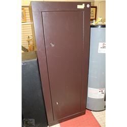 METAL GUN CABINET HOLDS 10-12 GUNS PLUS OTHER