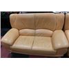 Image 3 : PEACH COLOURED LEATHER LIKE COUCH AND LOVE SEAT