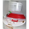 Image 1 : FLAT WITH NEW SALAD SPINNER AND COLLAPSIBLE PARTY