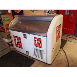 7up Cooler - 4'x3'x2 1/2'