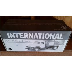 1/34, 1957 International Truck