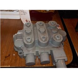 3 WAY HYDRAULIC CONTROLLER