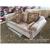 Image 2 : TRADITIONAL SOFA