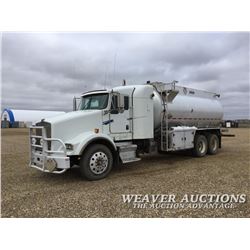 2003 KENWORTH T800 T/A TANK TRUCK