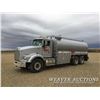 Image 1 : 1996 KENWORTH T800 T/A FUEL & LUBE TRUCK