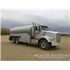 Image 2 : 1996 KENWORTH T800 T/A FUEL & LUBE TRUCK