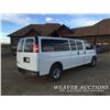 Image 3 : 2011 CHEVROLET EXPRESS 15 PASSENGER CREW CARRIER