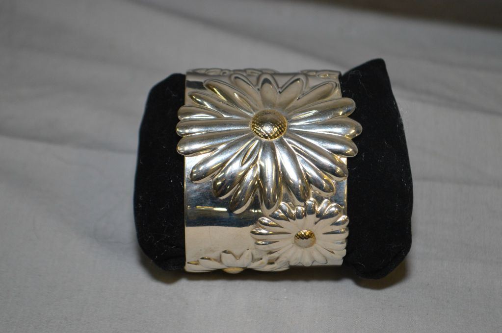 Genuine Tiffany & Co. sterling silver and 18kt yellow gold daisy motif