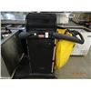 Image 1 : Rubbermaid Cleaning Cart
