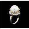 Image 4 : Pearl and Diamond Ring - Platinum