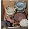 Image 1 : BOX OF ESTATE ITEMS INCLUDING CANDLE HOLDERS,