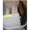 Image 1 : TOTE OF PICTURE FRAMES AND CRAFTING ITEMS