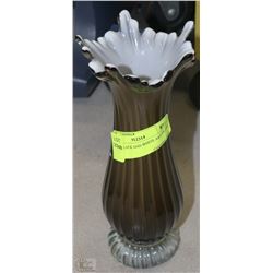 BLACK AND WHITE ART GLASS VASE