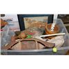Image 1 : TOTE OF DECORATIVE ITEMS INCLUDING 3D CORK ART