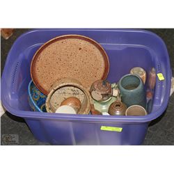 TOTE OF DECORATIVE VASE, BOWLS, AND MORE!