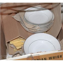 BOX WITH "LOVELACE" DISH SET MADE IN JAPAN