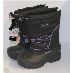 NEW KIDS ICE FIELDS WINTER BOOTS SIZE 11