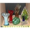Image 1 : LOT OF DECORATIVE GLASSWARE INCLUDING VASES