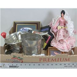 FLAT OF VINTAGE COLLECTIBLES