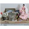 Image 1 : FLAT OF VINTAGE COLLECTIBLES