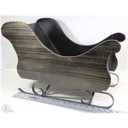 METAL AND WOOD SANTA SLEIGH