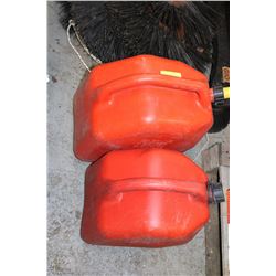 2 JERRY CANS INCL 25L AND 20L