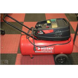 HUSKY 8 GALLON AIR COMPRESSOR