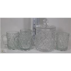 FLAT WITH 4 CRYSTAL MUGS AND ICE BUCKET