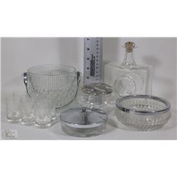 FLAT OF GLASS COLLECTIBLES INCL DECANTER WITH 6