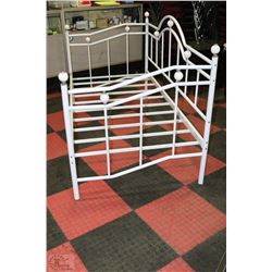 WHITE METAL FRAME DAYBED