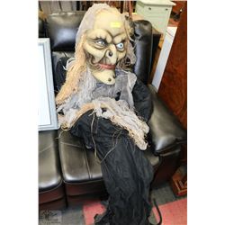 MAN HANGING HALLOWEEN DECOR DOLL