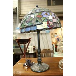 TIFFANY STYLE TABLE LAMP
