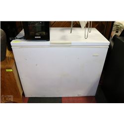 APARTMENT SIZE DEEP FREEZE