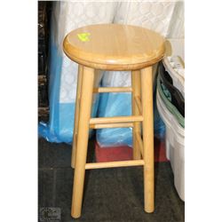 MAPLE SWIVEL STOOL