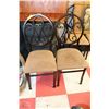 Image 1 : SET OF 4 METAL AND CLOTH CHAIRS