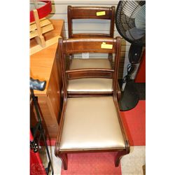 SET OF 2 VINTAGE CHAIRS