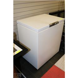 ADMIRAL APARTMENT SIZE FREEZER