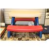 Image 1 : LITTLE TYKES PICNIC TABLE 26"X185"HIGH