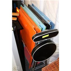 VINTAGE STYLE STOOL WITH 4 FOLDING TV TRAYS