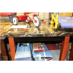 KITCHEN TABLE ON CHOICE: FAUX MARBLE