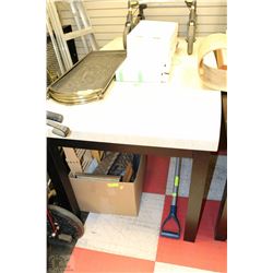 KITCHEN TABLE ON CHOICE: FAUX GRANITE