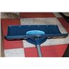 Image 1 : NEW 21" BLIZZARD ERGONOMIC SNOW SHOVEL