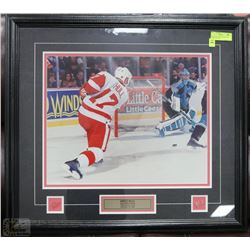 BRETT HULL 700TH CAREER GOAL FRAMED PICTURE