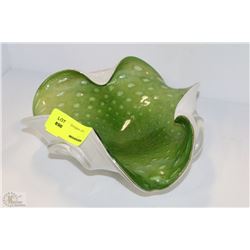 WHITE AND GREEN ART GLASS DISH