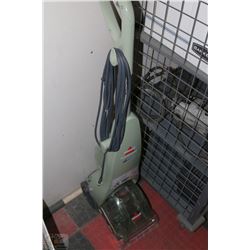 BISSEL QUICKSTEAMER UPRIGHT CARPET CLEANER