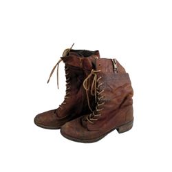 Falling Skies Jeanne (Laci J Mailey) Movie Props